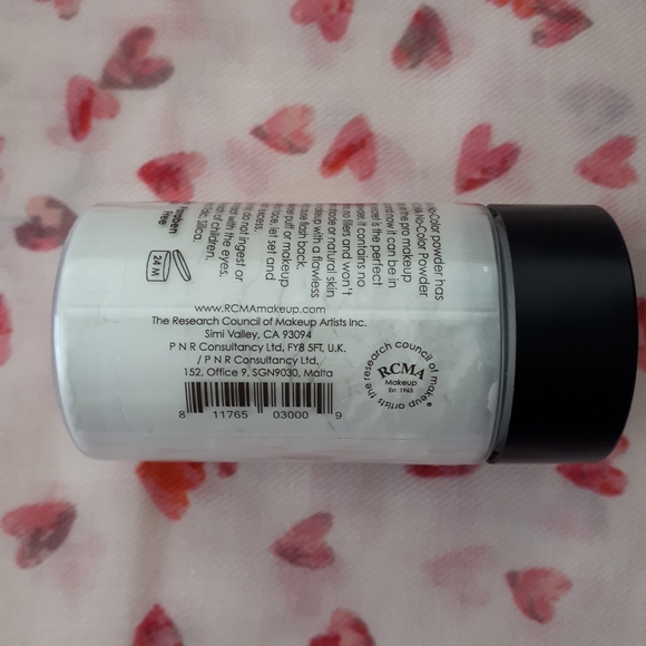 ⭐️HOST PICK⭐ RCMA The Original No-Colour Powder - Picture 5 of 7